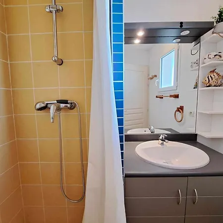 Apartment 2 Pieces Avec Terrasse, Parking Et Acces Direct A La A - Fr-1-326-816 *