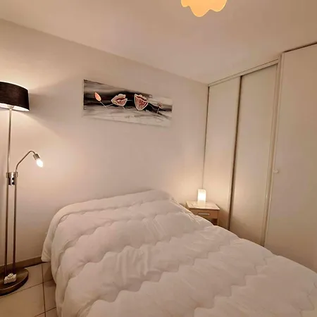 2 Pièces Avec Terrasse, Parking Et Accès Direct à La à - Fr-1-326-816 * Marseillan (Herault)