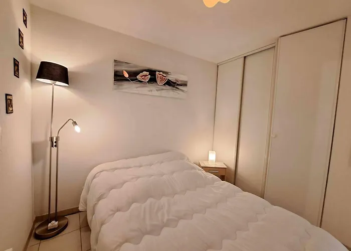 2 Pièces Avec Terrasse, Parking Et Accès Direct à La à - Fr-1-326-816 * Marseillan (Herault)